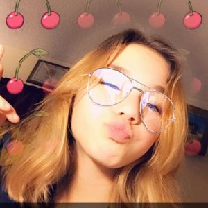 Meet your Posher, Amalia